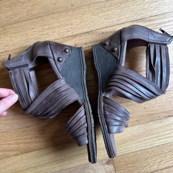 Bussola Taupe Brown Leather Strappy Wedge Heel Sandal - Picture 3 of 6